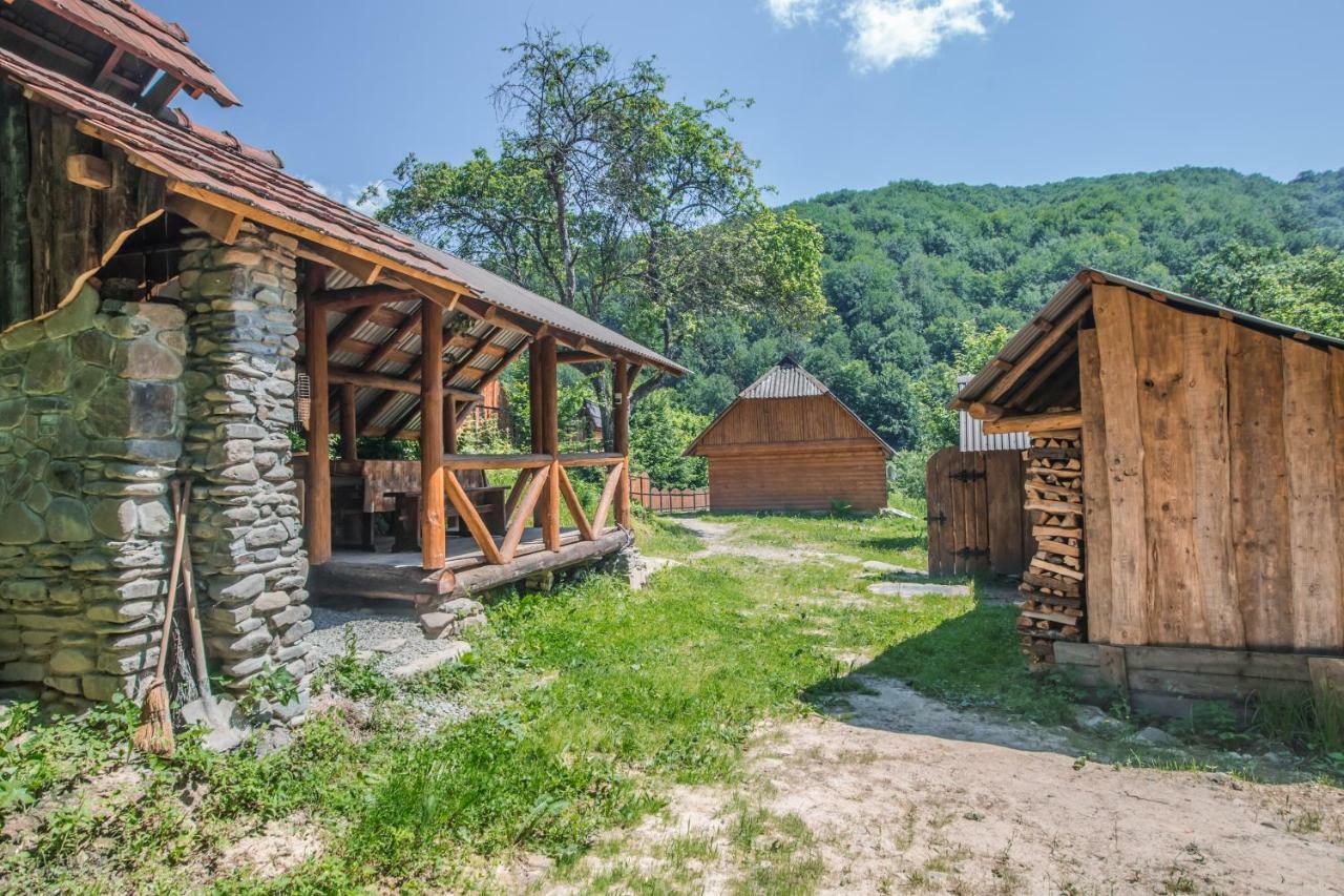 Садиба Над Потоком Lumshory Exterior photo
